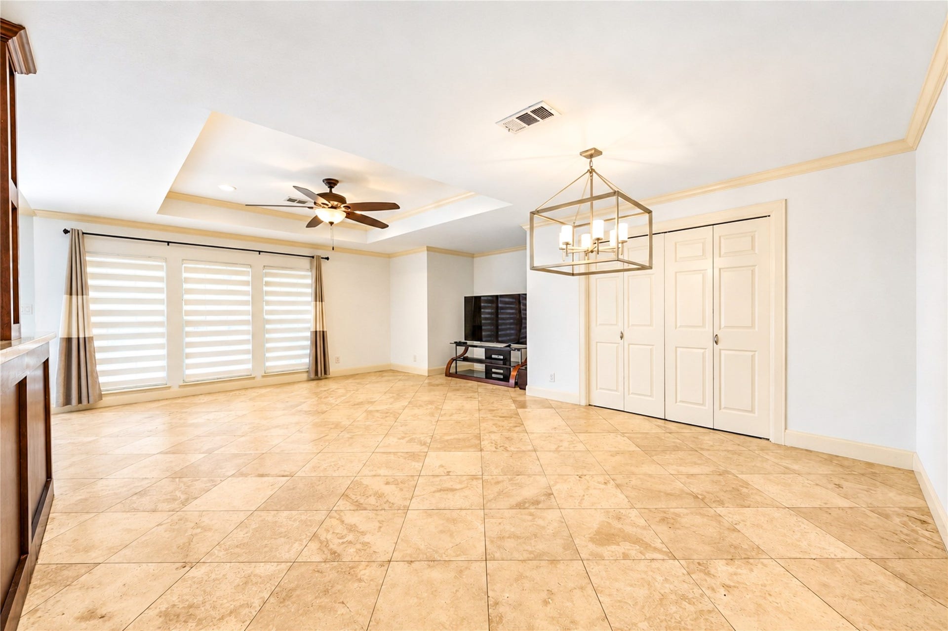 703 Oriole Lane, Pasadena, TX 77502 Dining Room/Living Room