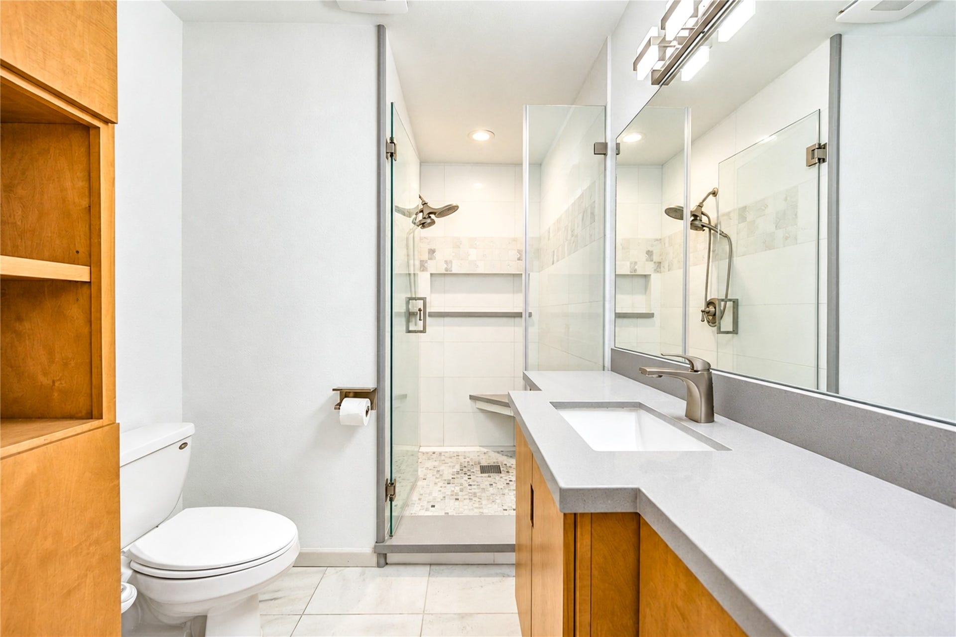703 Oriole Lane, Pasadena, TX 77502 Primary Bathroom
