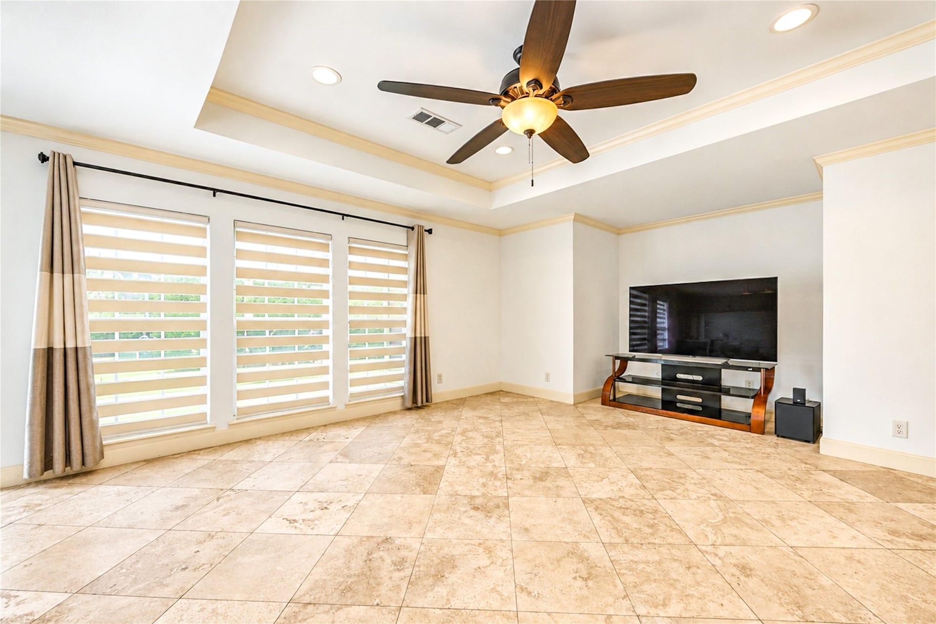 703 Oriole Lane, Pasadena, TX 77502 Living Room