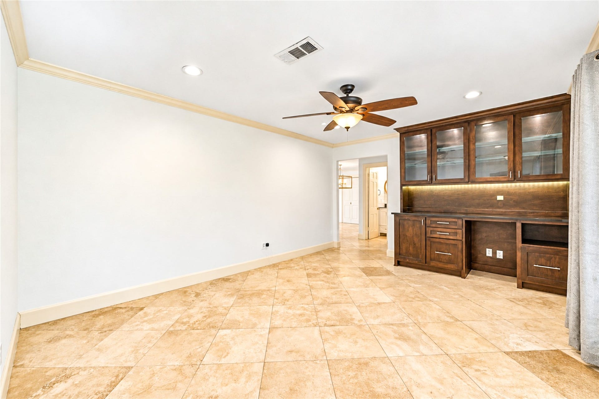 703 Oriole Lane, Pasadena, TX 77502 Front Room/Flex Room