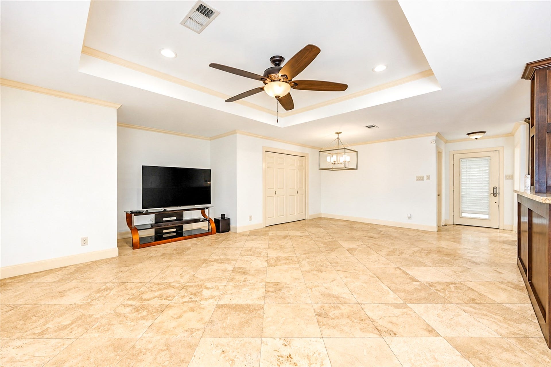 703 Oriole Lane, Pasadena, TX 77502 Living Room