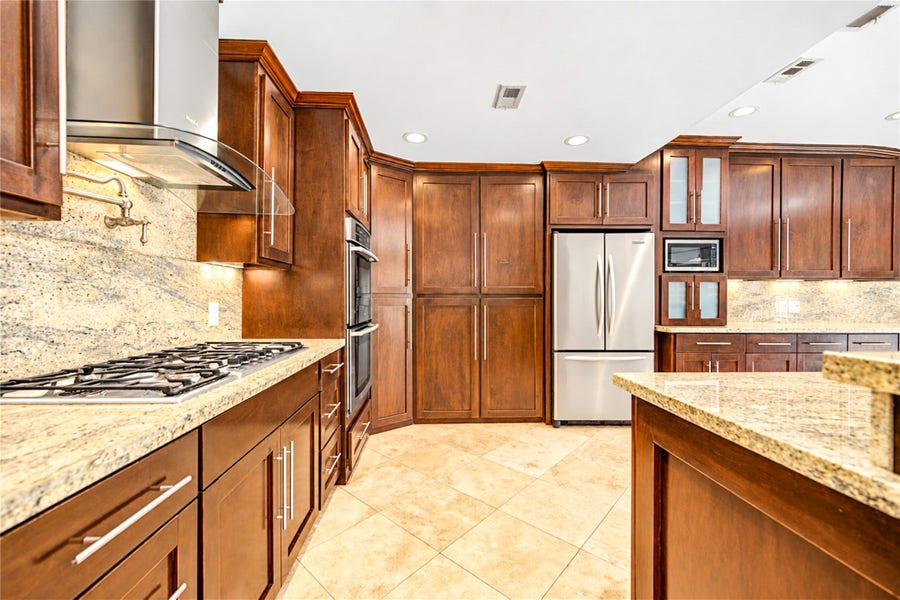 Property photo for 703 Oriole Lane, Pasadena, TX