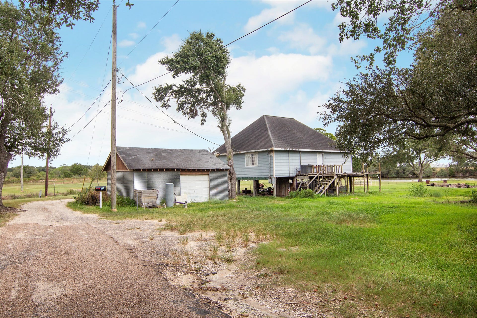 318 Dehart Street, Liverpool, TX 77577