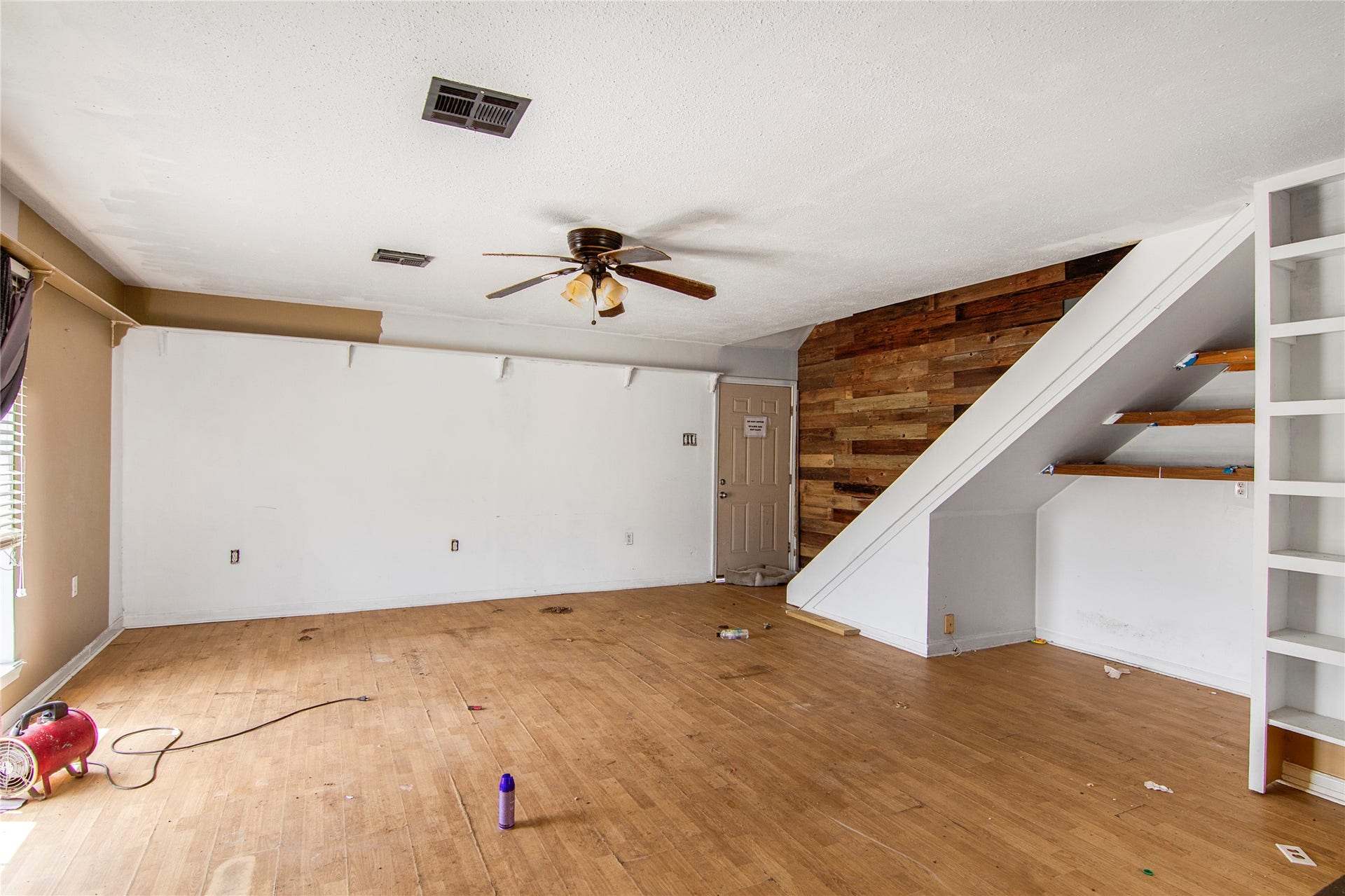 318 Dehart Street, Liverpool, TX 77577