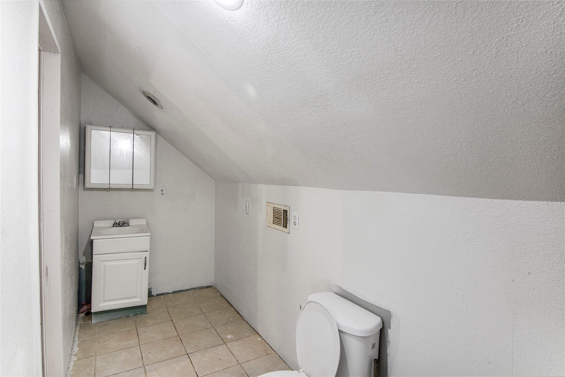 upstairs half bathroom