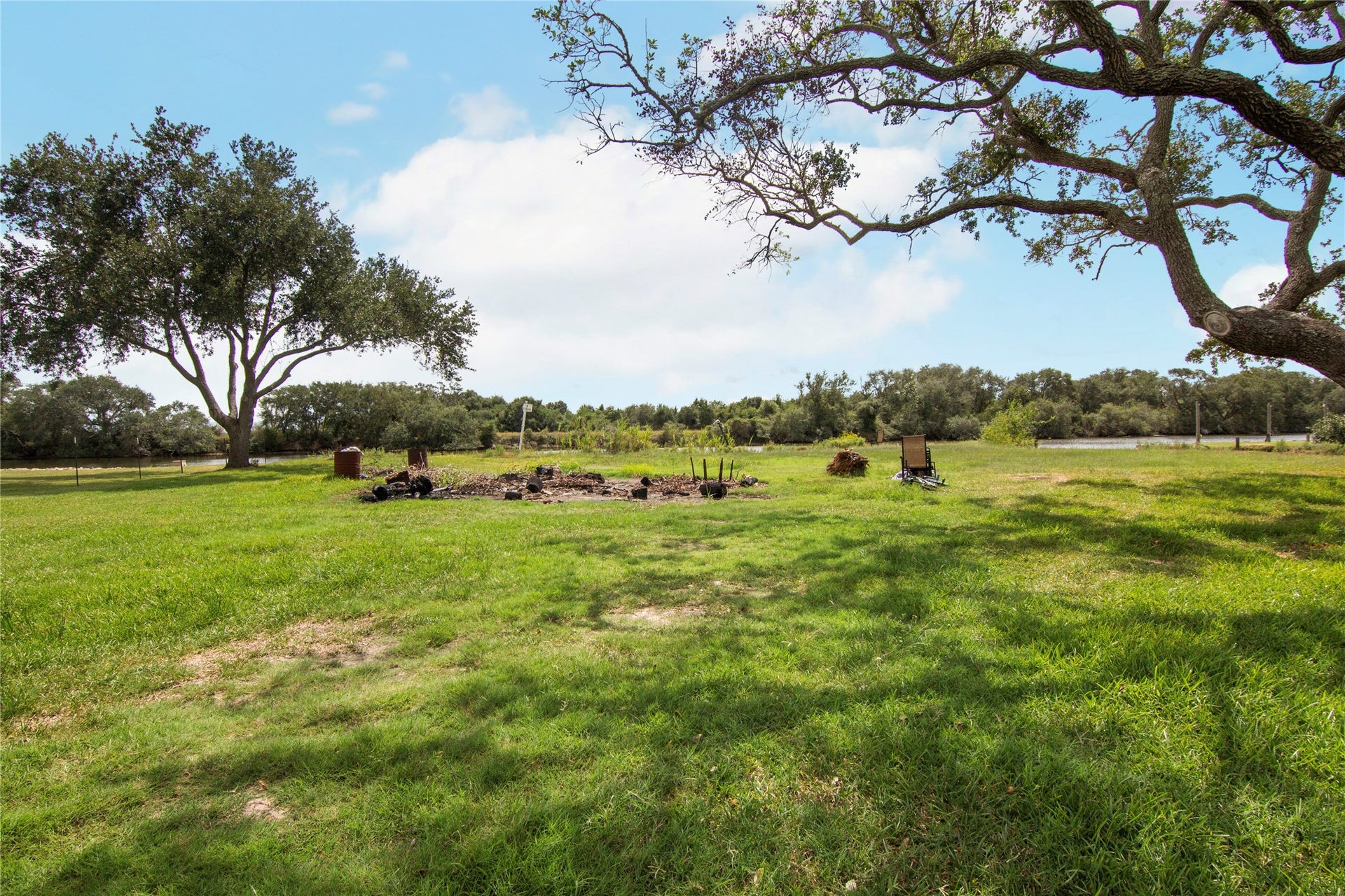 318 Dehart Street, Liverpool, TX 77577