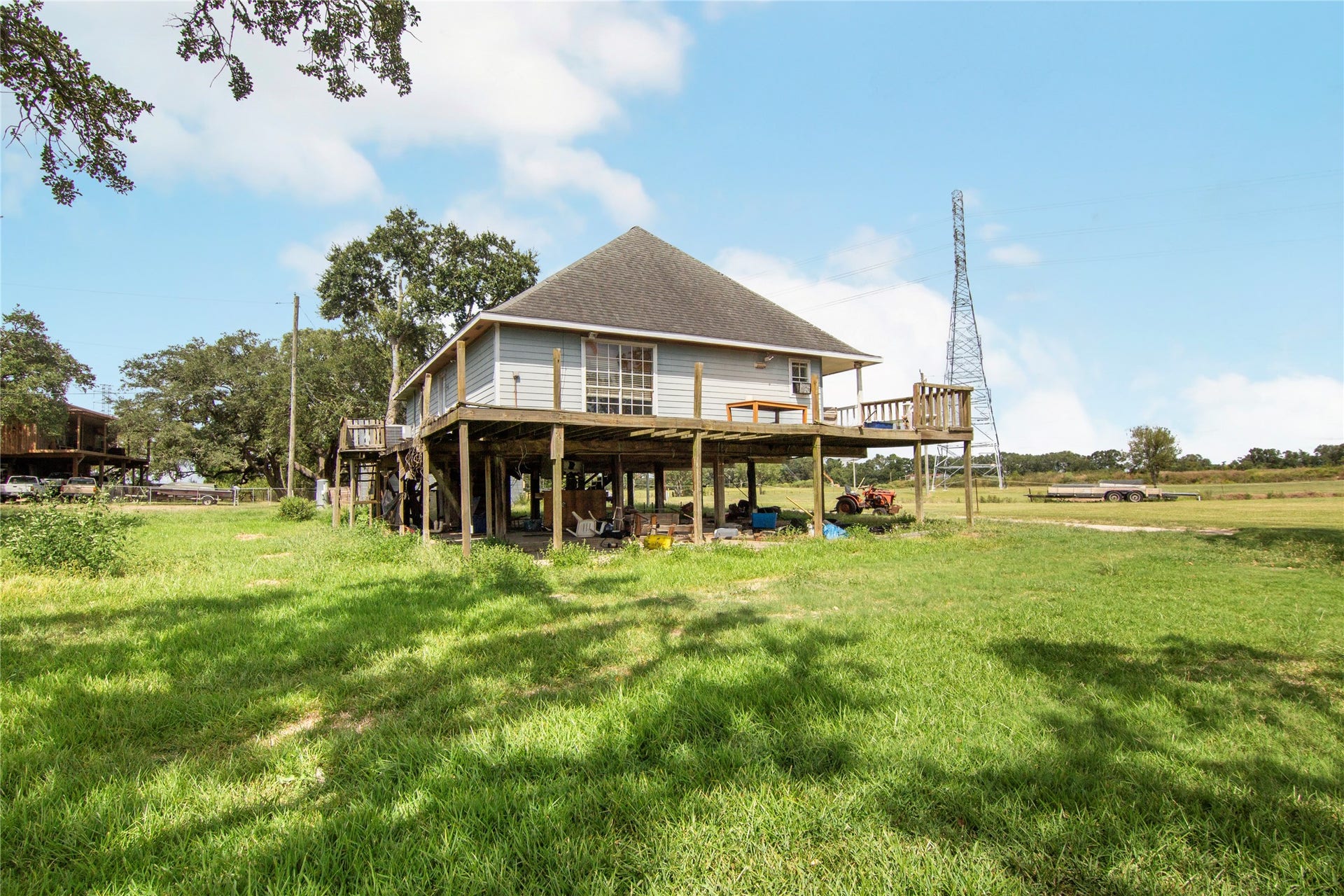 318 Dehart Street, Liverpool, TX 77577