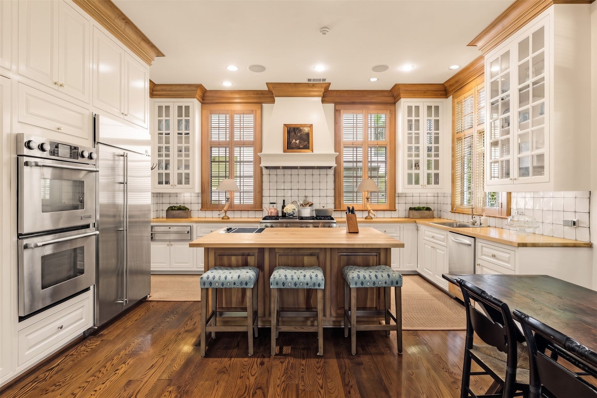 2820 Ferndale Street, Houston, TX 77098 Chefs Gourmet Kitchen: The kitchen features glass fronted cabinetry, detailed moldings, and hand-painted tiles imported from the UK. Under-counter lighting illuminates the workspaces while keeping the atmosphere warm and inviting.
