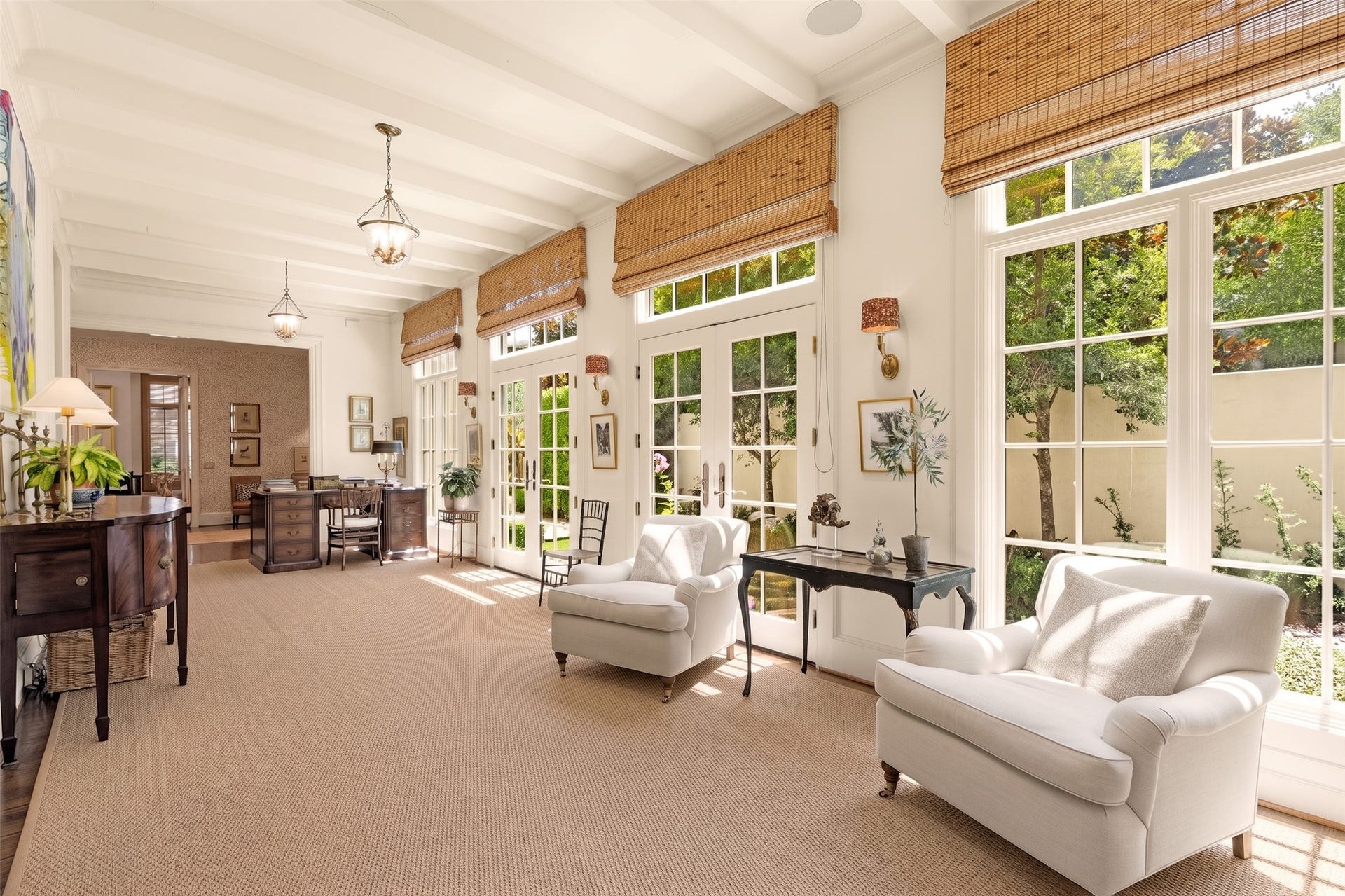 2820 Ferndale Street, Houston, TX 77098 Sunroom Gallery: Enveloped by views of the surrounding gardens, this light-filled room stands out as one of the home's most special spaces. Equipped for a quiet desk or relaxed seating, it offers a serene, elevated backdrop for morning reading, working, or simply enjoying the peaceful landscape.