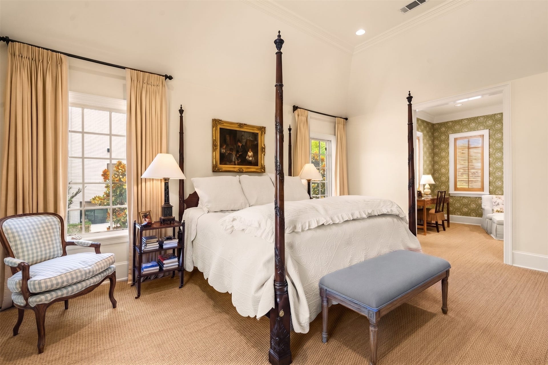 2820 Ferndale Street, Houston, TX 77098 Primary Suite: The primary bedroom features a vaulted ceiling and ample space for a king-size bed and sitting area. Large windows invite soft morning light into the room.