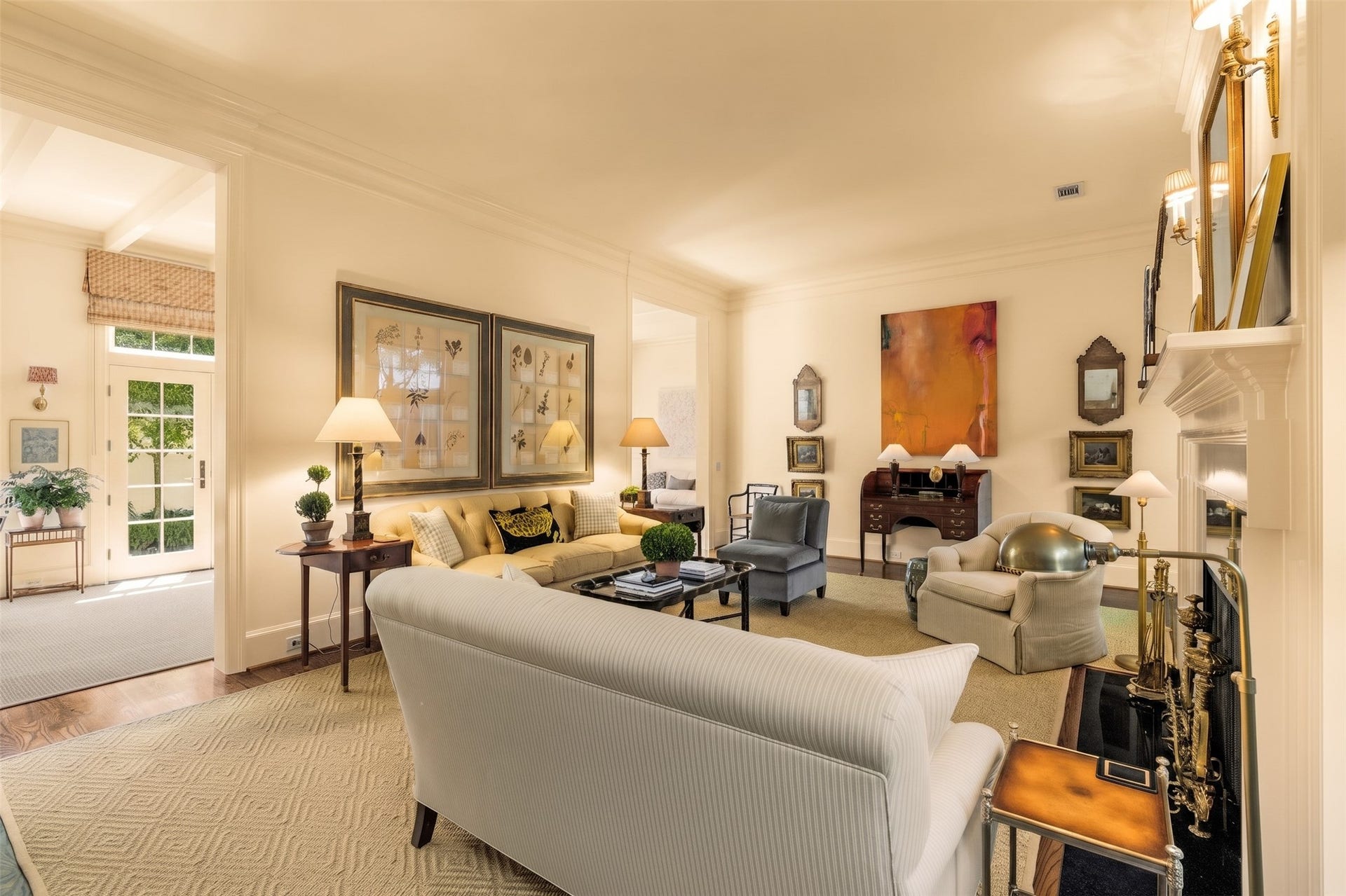 2820 Ferndale Street, Houston, TX 77098 Formal Living Room: Framed by dual open entryways that establish a seamless connection to adjacent space. A soft view into the sunroom gallery brings natural light deep into the room while preserving an intimate setting.