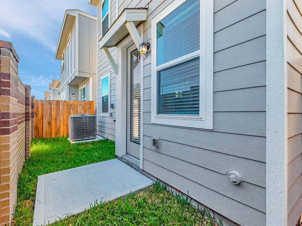 9828 Rugged Oaks Drive, Houston, TX 77080