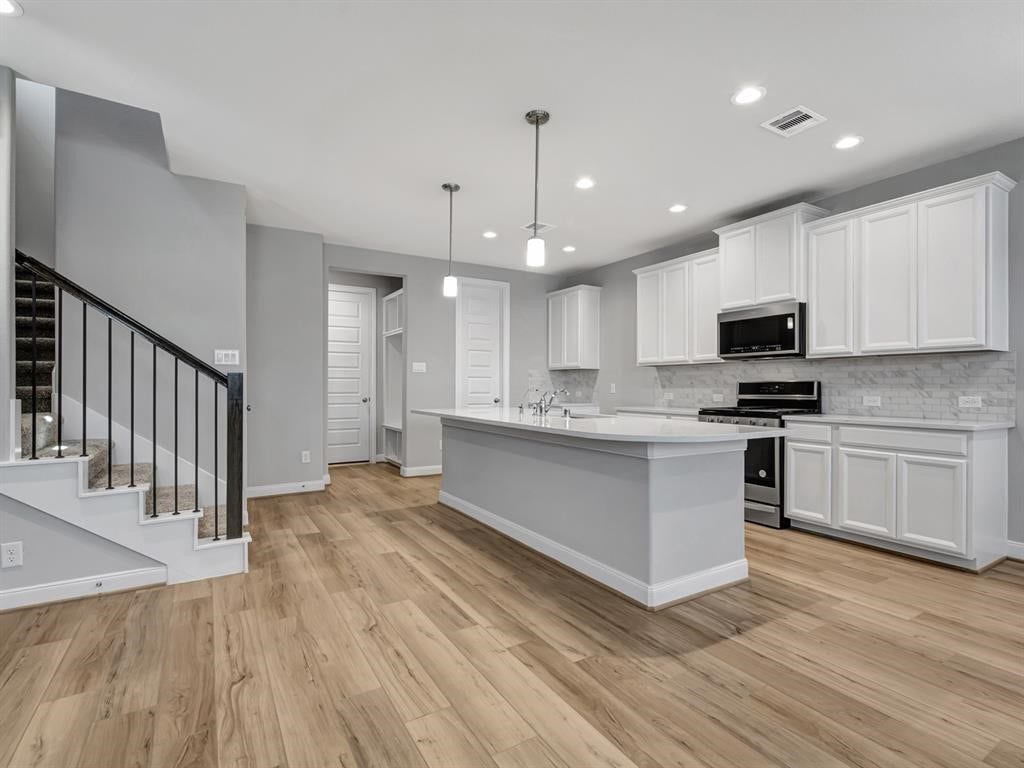9828 Rugged Oaks Drive, Houston, TX 77080