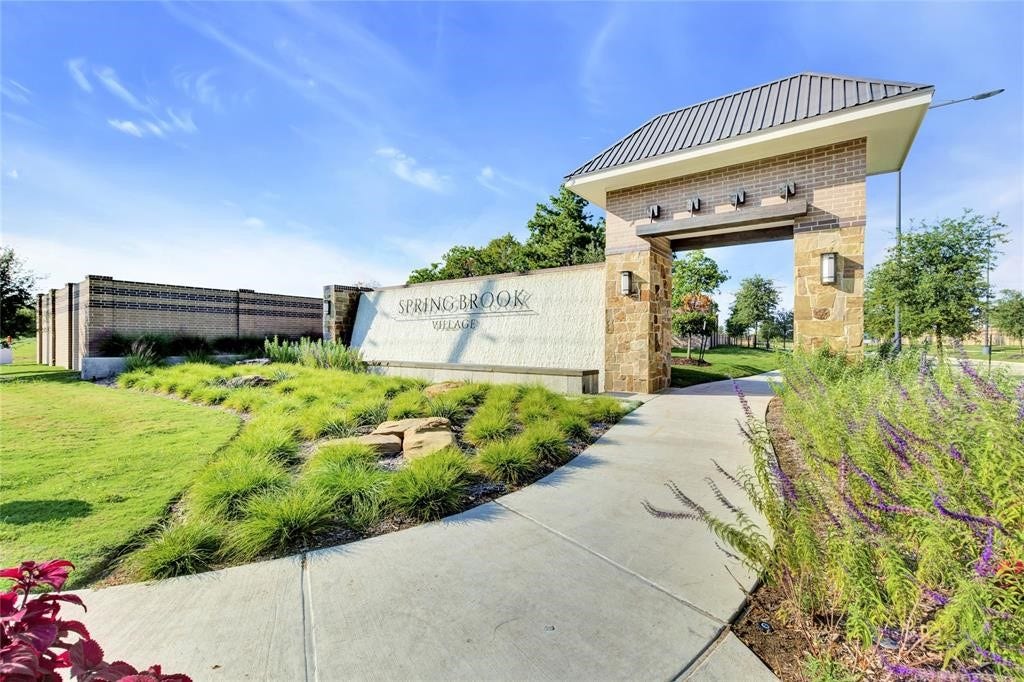 9828 Rugged Oaks Drive, Houston, TX 77080