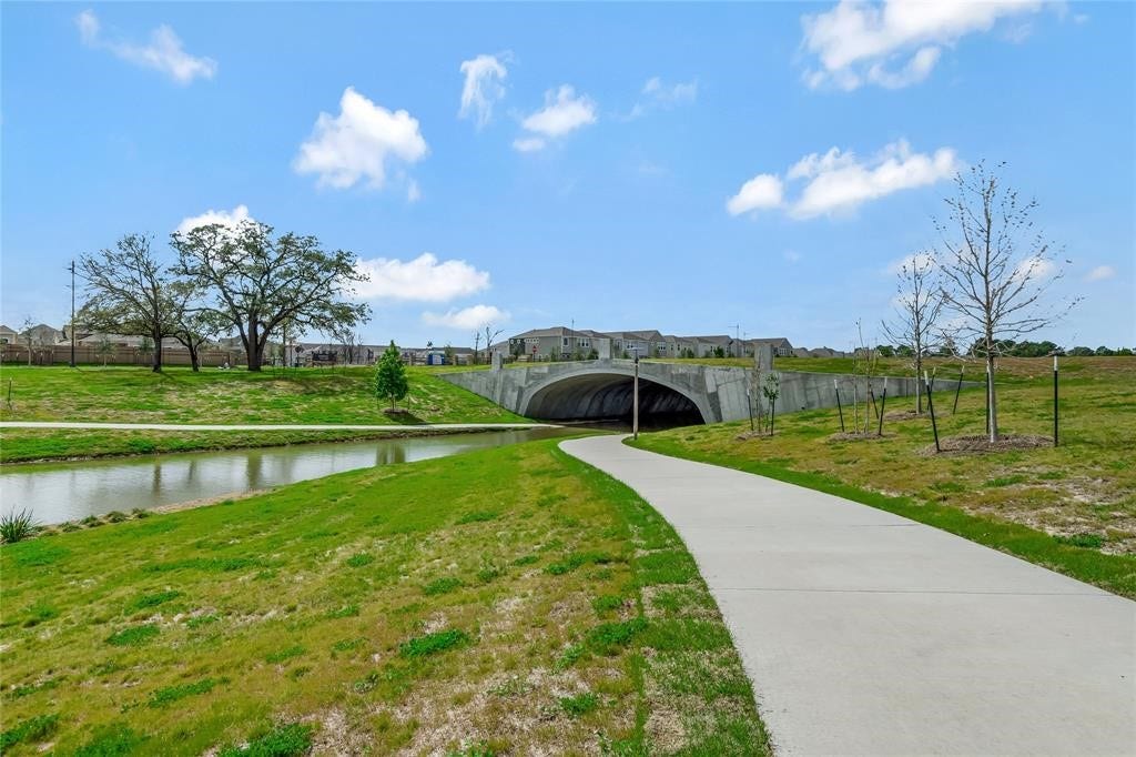 9828 Rugged Oaks Drive, Houston, TX 77080