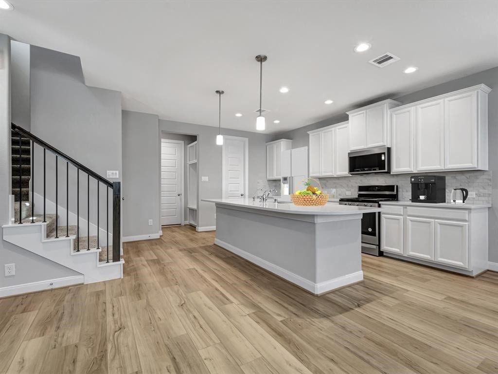 9828 Rugged Oaks Drive, Houston, TX 77080
