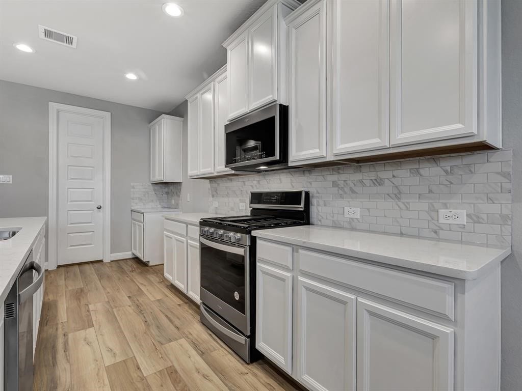 9828 Rugged Oaks Drive, Houston, TX 77080