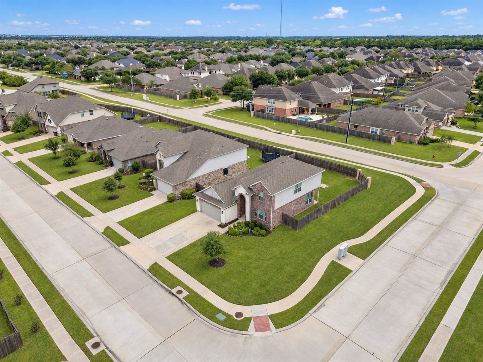 4341 Mocking Run Lane, Dickinson, TX 77539 Enjoy living in popular Bayou Lakes.