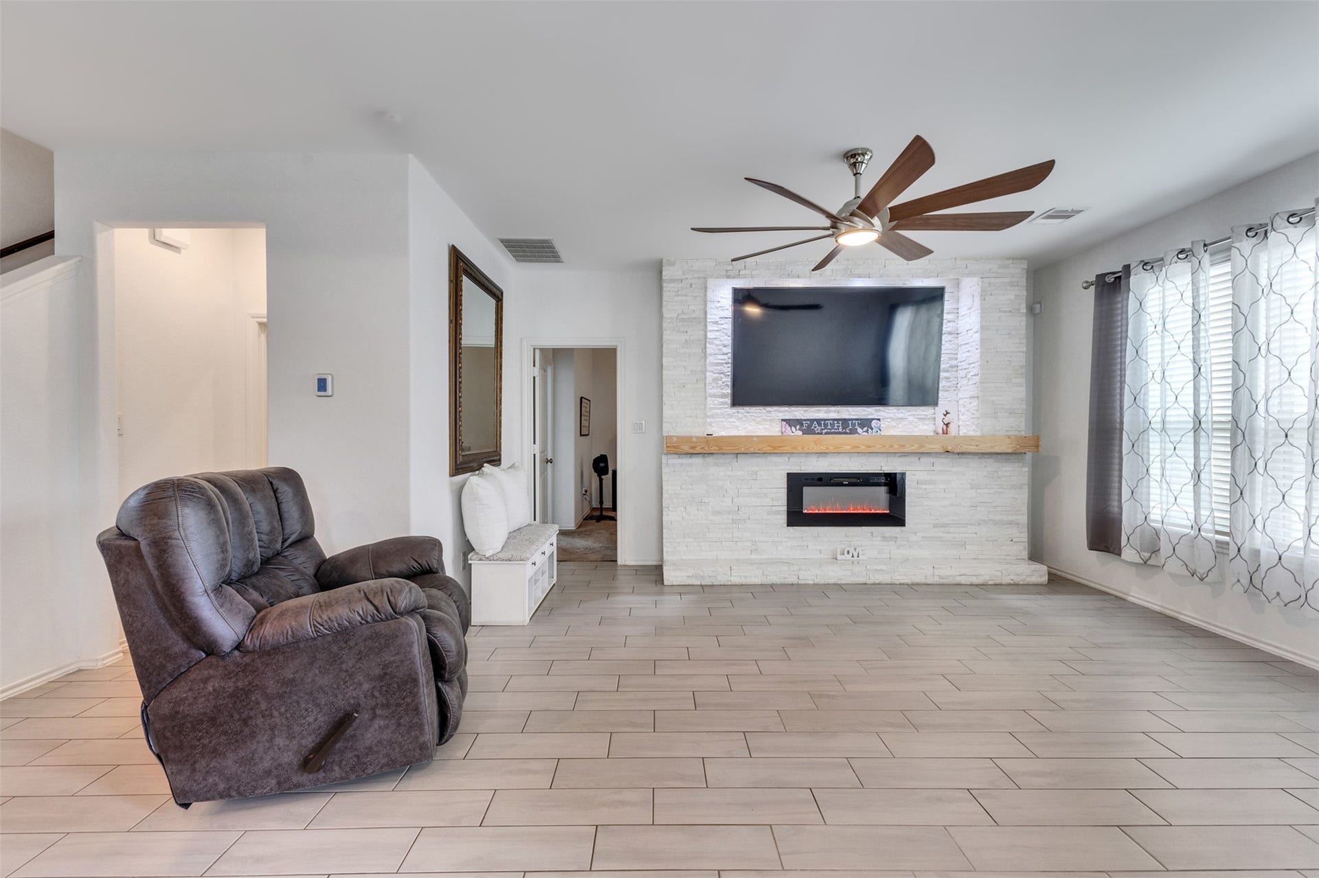 4341 Mocking Run Lane, Dickinson, TX 77539 This custom fireplace wall is sure to impress!