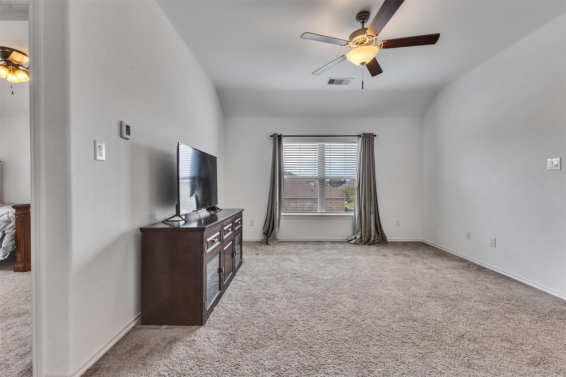4341 Mocking Run Lane, Dickinson, TX 77539 What would you do with all this space?