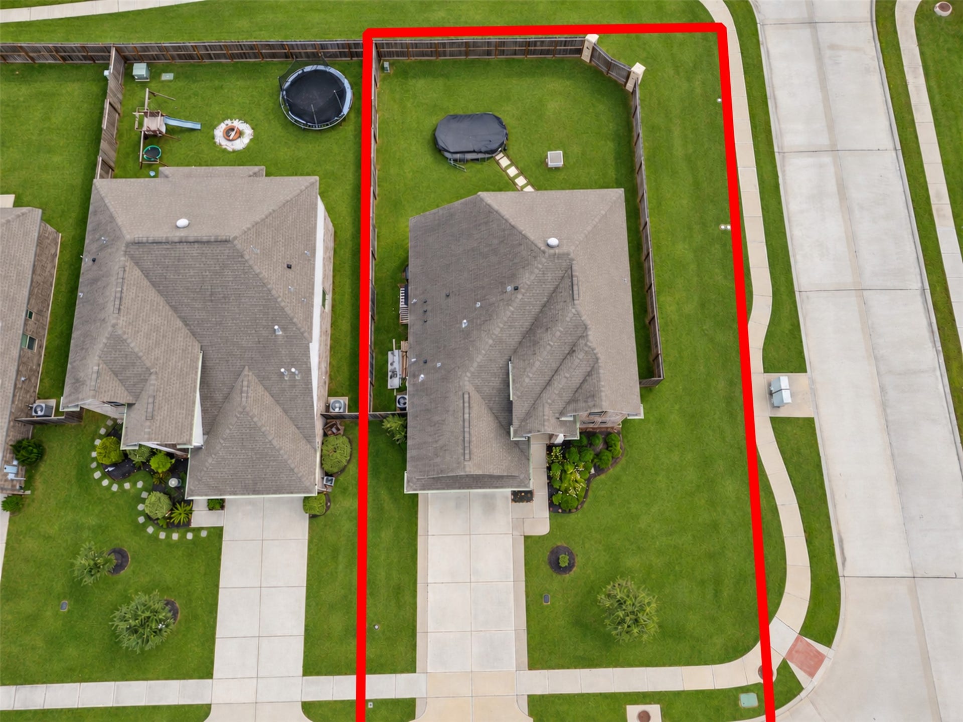 4341 Mocking Run Lane, Dickinson, TX 77539 There is enough space to add a pool!