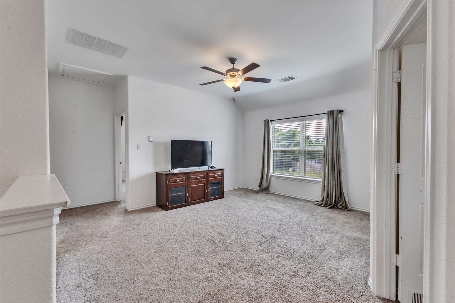 4341 Mocking Run Lane, Dickinson, TX 77539 This spacious primary bedroom allows for a king size bed plus room for more!