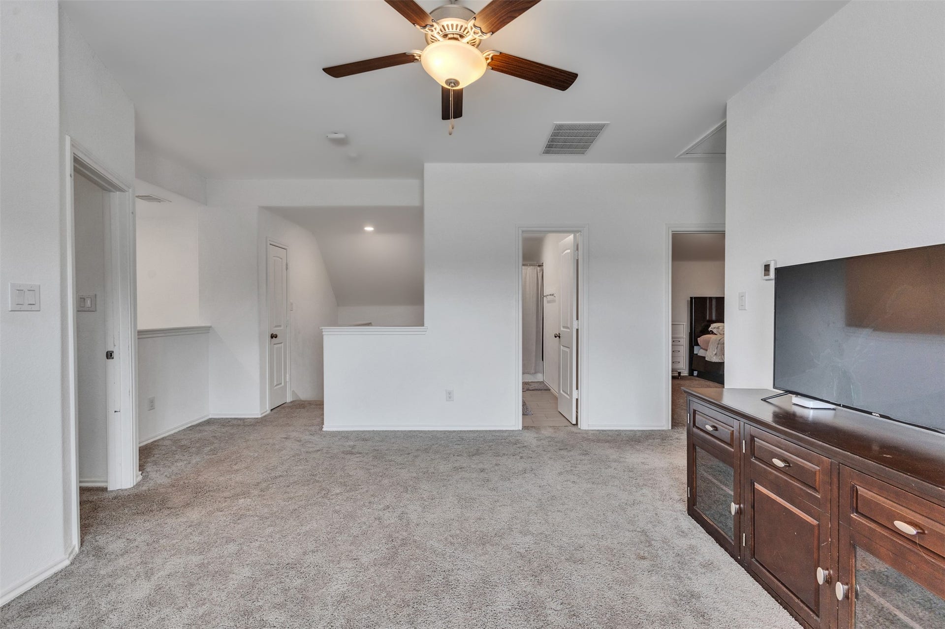 4341 Mocking Run Lane, Dickinson, TX 77539 Pool table, air hocky or foosball pick your game room fun!