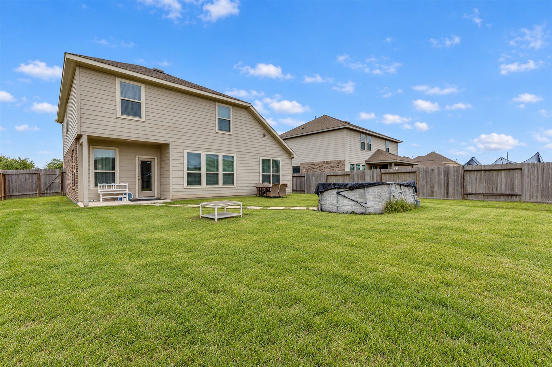 4341 Mocking Run Lane, Dickinson, TX 77539 Take a tour and make this house your home!