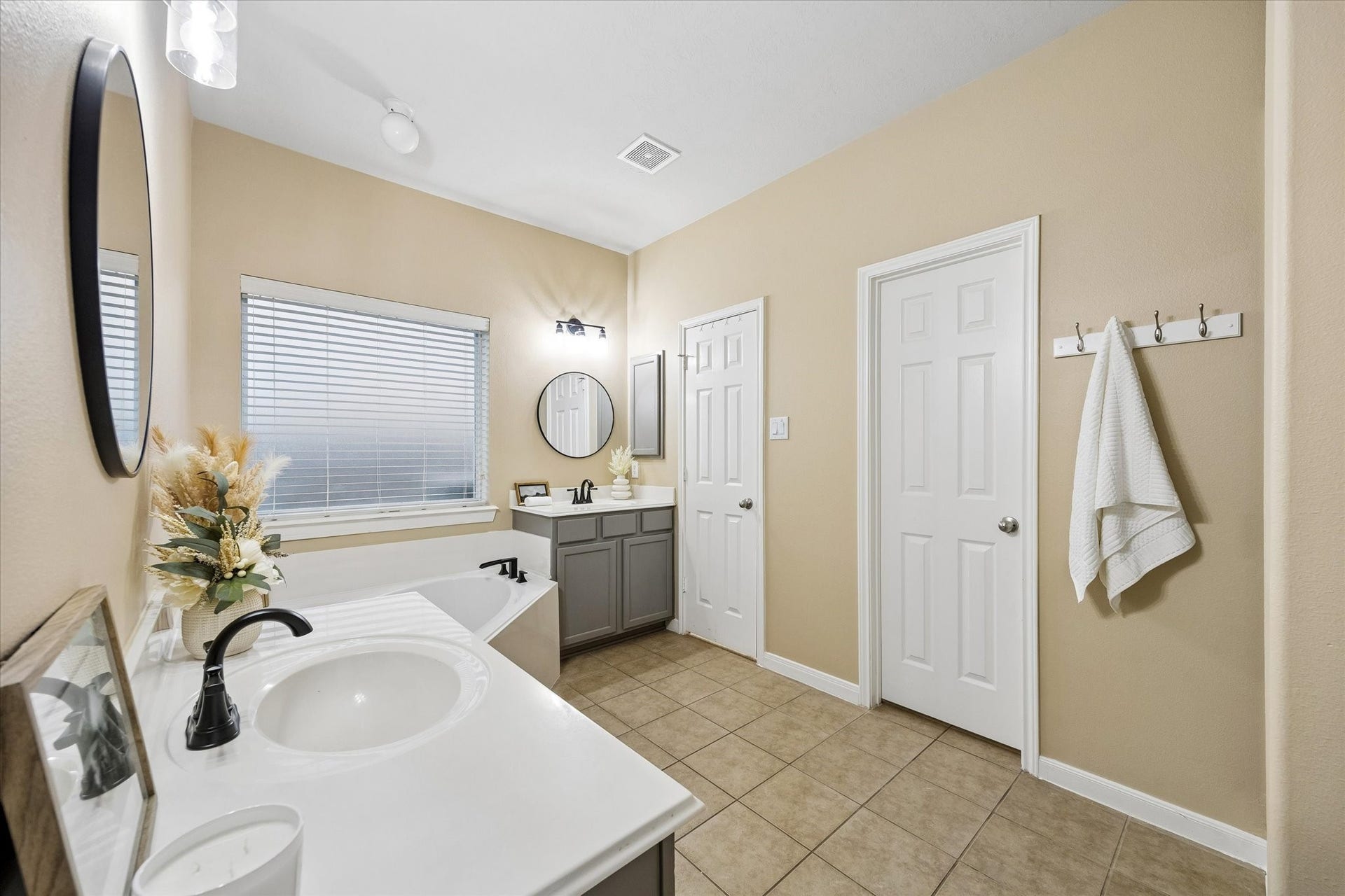 Newly updated primary en-suite bath.