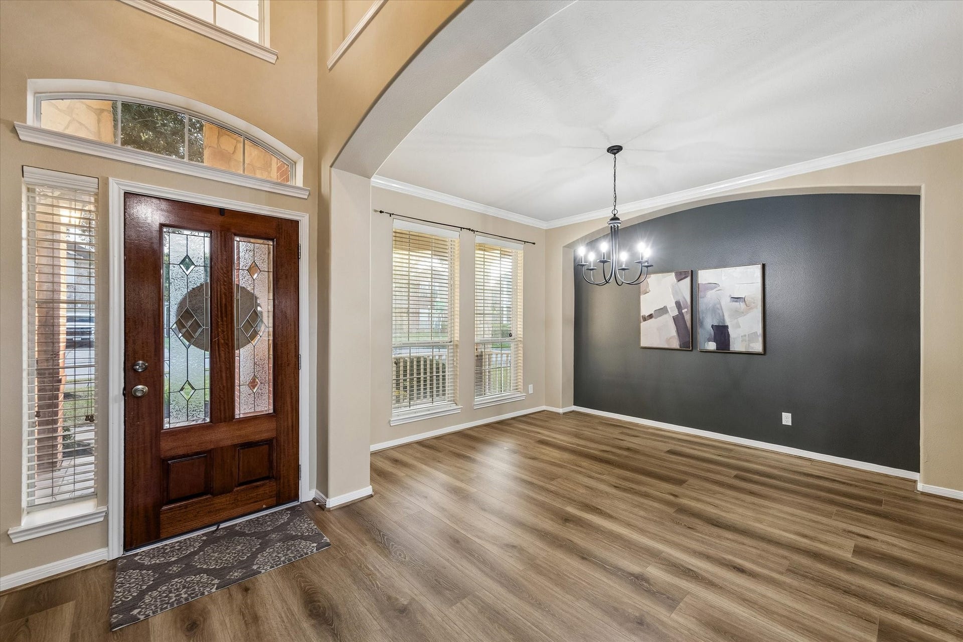 Very large formal dining.