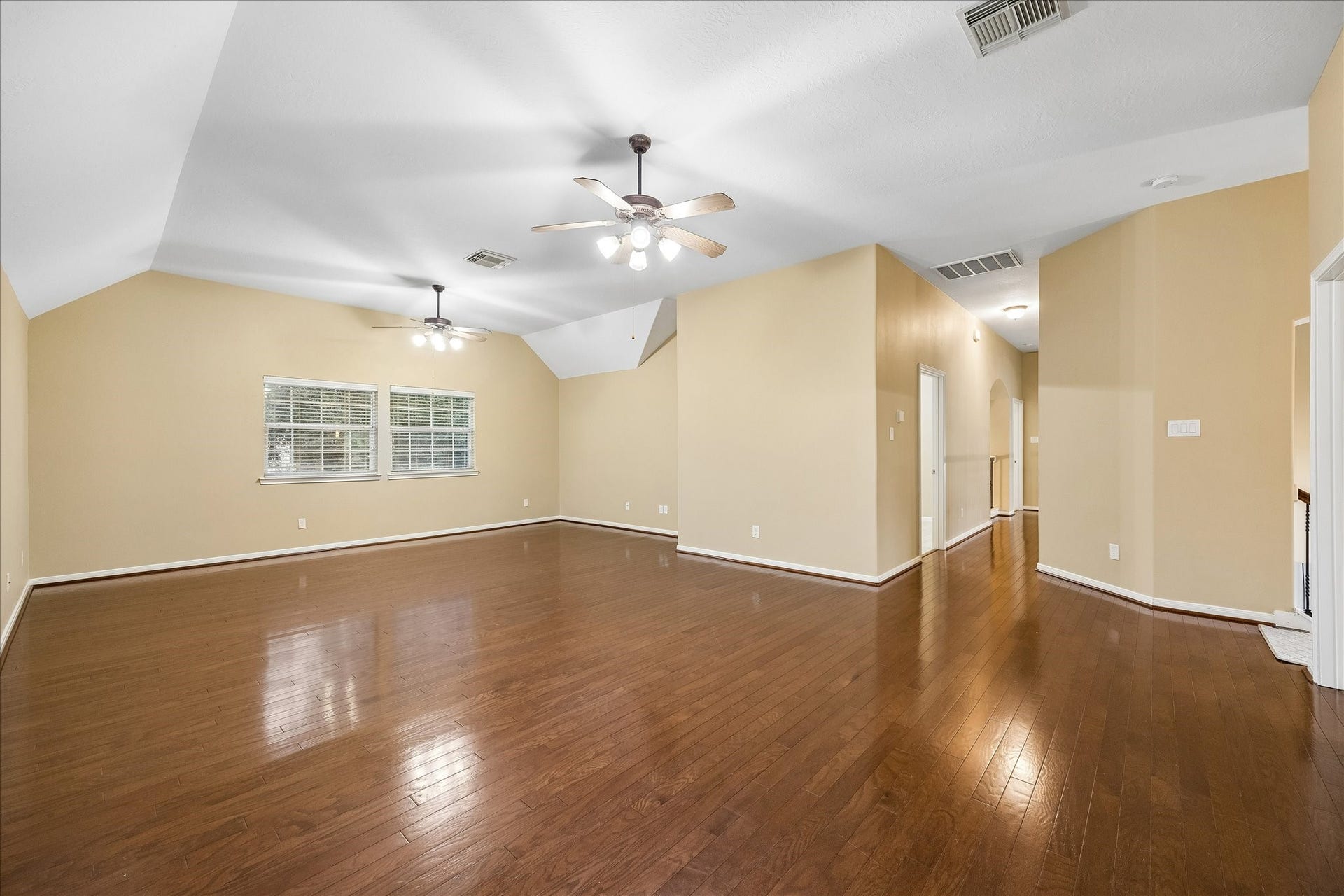 Very large flex room - 2nd floor. Great for a media room, game room, or multi-purpose flex space.