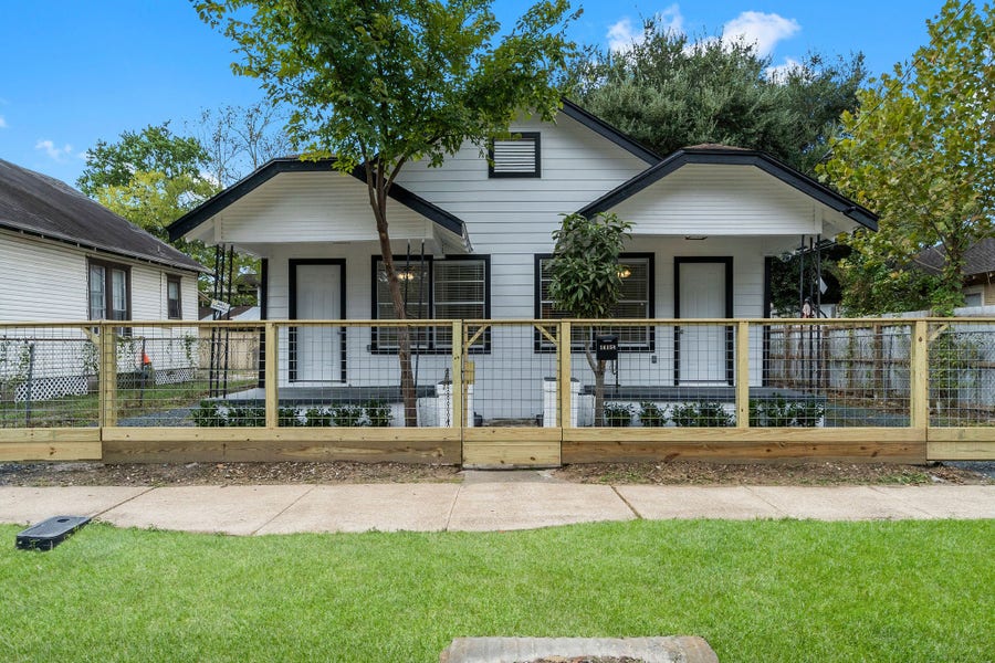 Property photo for 1615 1/2 Mckee Street, Houston, TX