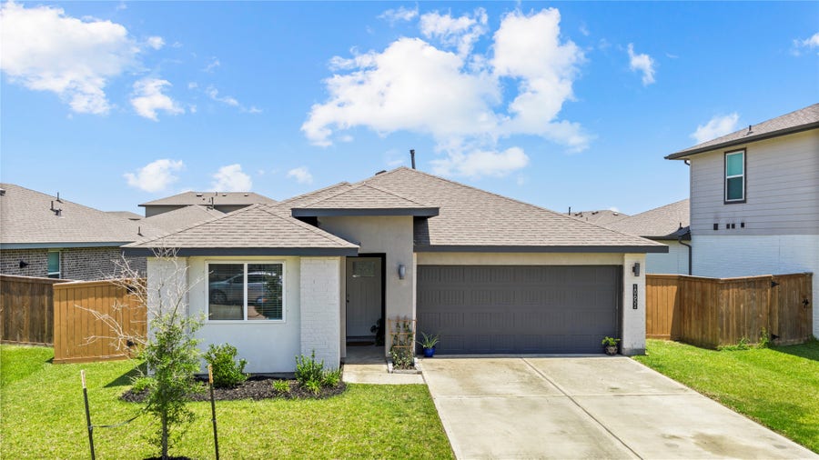 Property photo for 10651 Cascade Creek Drive, Rosharon, TX