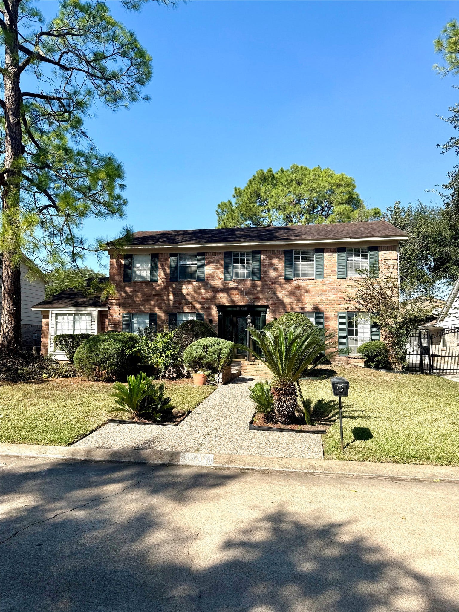 10818 Chevy Chase Drive, Houston, TX 77042 10818 Chevy Chase Drive, Houston, TX 77042
