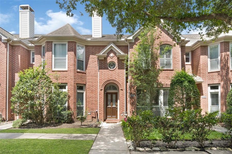 Property photo for 711 W Heights Hollow Lane, Houston, TX