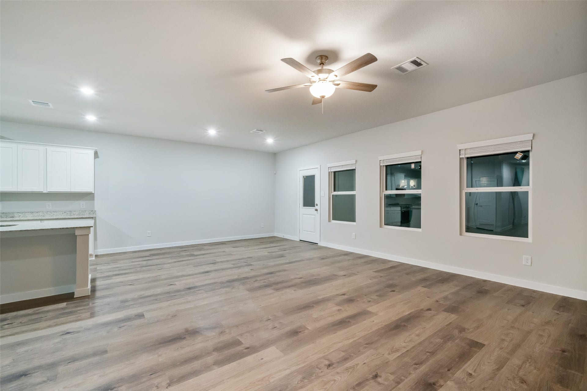 496 Shoreview Drive, Conroe, TX 77303 496 Shoreview Drive, Conroe, TX 77303