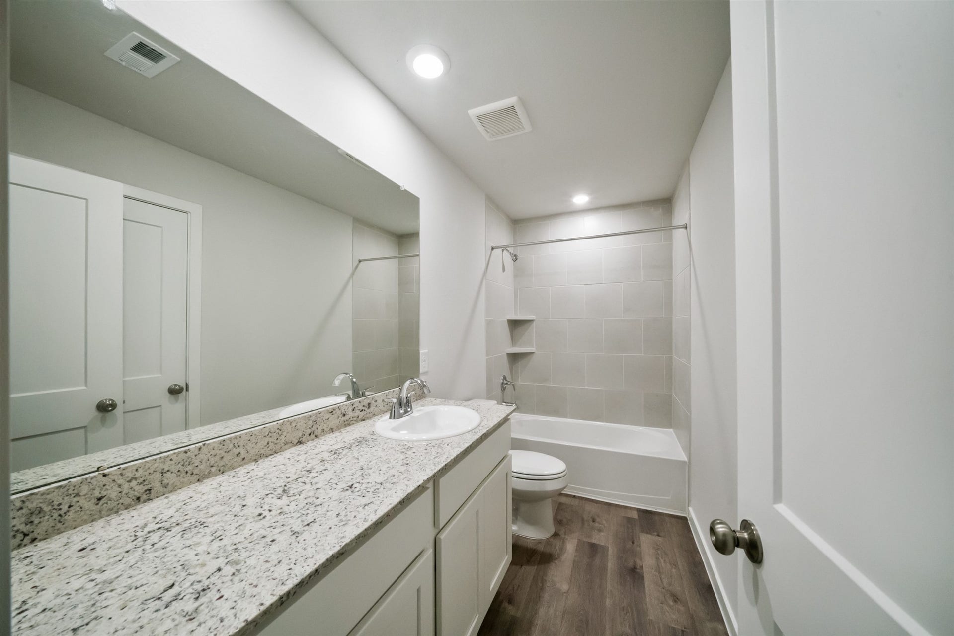 496 Shoreview Drive, Conroe, TX 77303 496 Shoreview Drive, Conroe, TX 77303