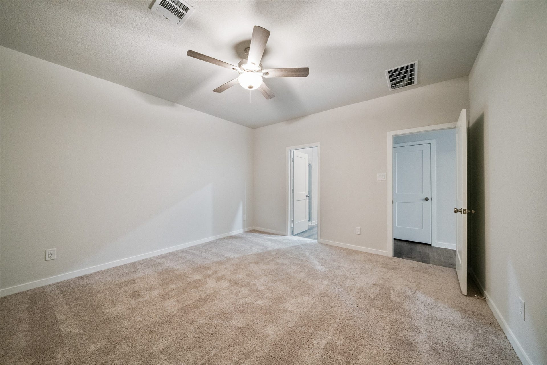 496 Shoreview Drive, Conroe, TX 77303 496 Shoreview Drive, Conroe, TX 77303