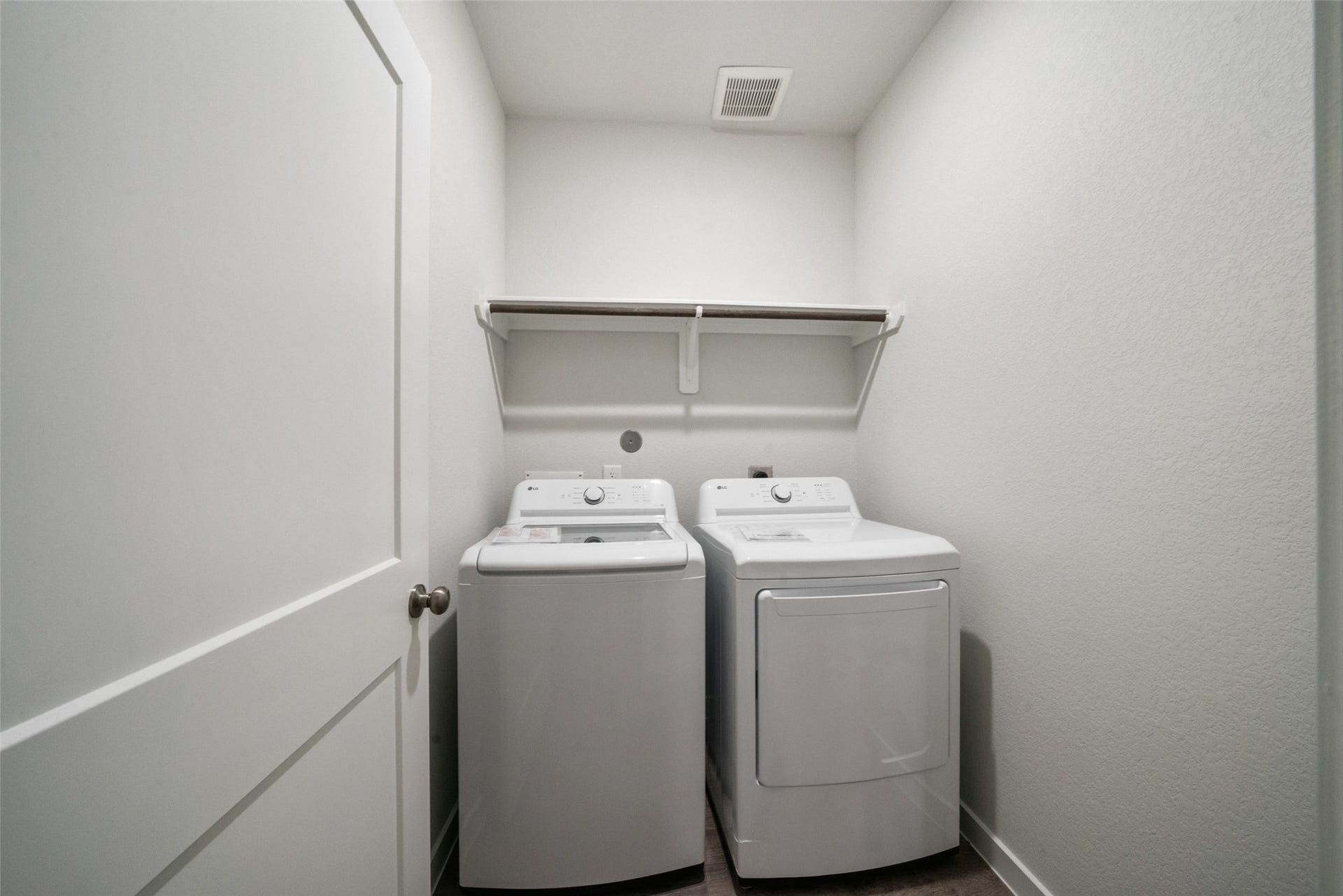 496 Shoreview Drive, Conroe, TX 77303 496 Shoreview Drive, Conroe, TX 77303