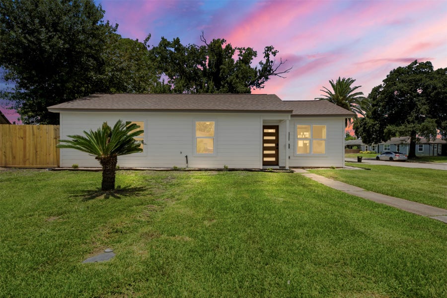 Property photo for 102 Tilden Drive, Pasadena, TX