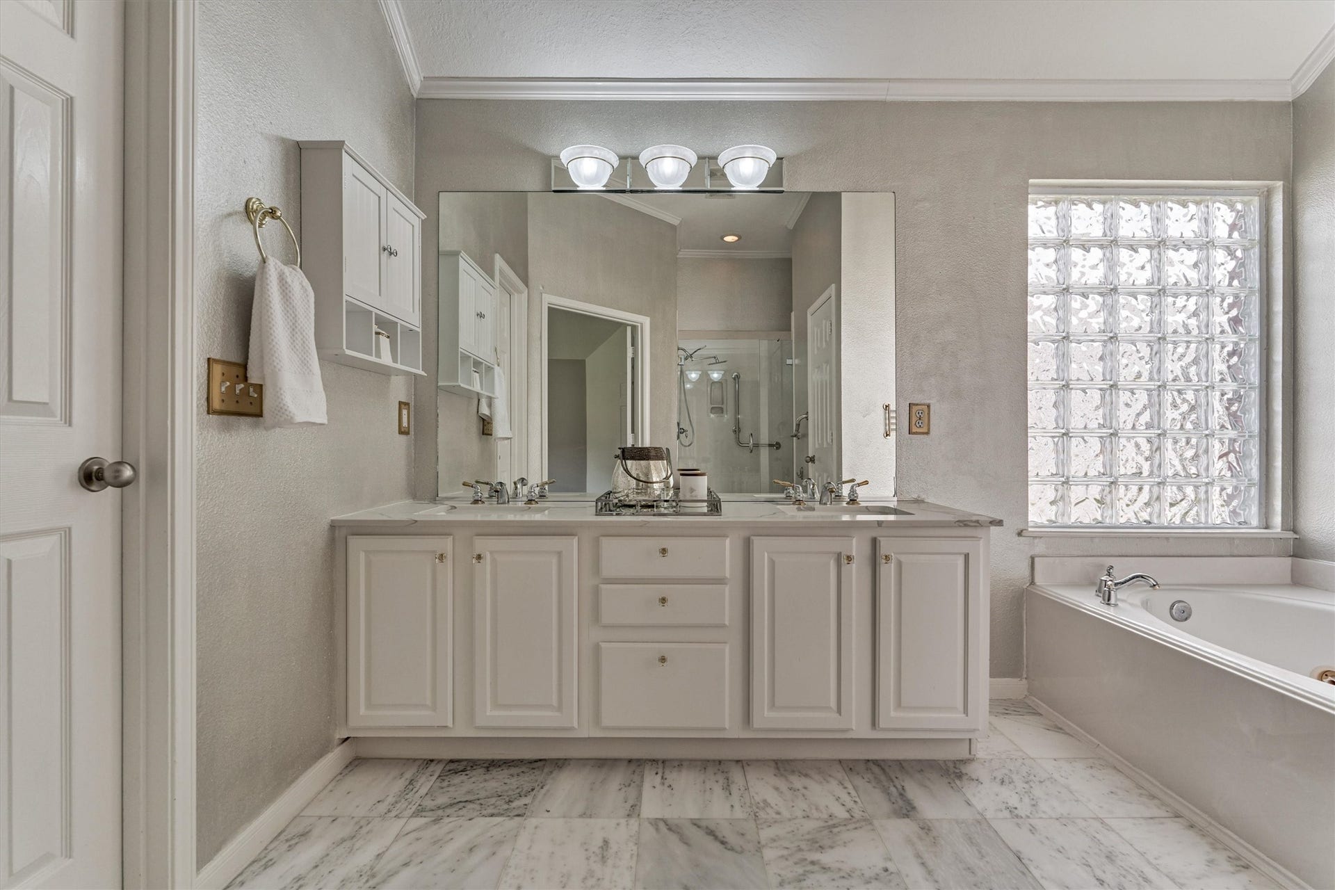 20203 Tamerton Drive, Spring, TX 77388 20203 Tamerton Drive, Spring, TX 77388