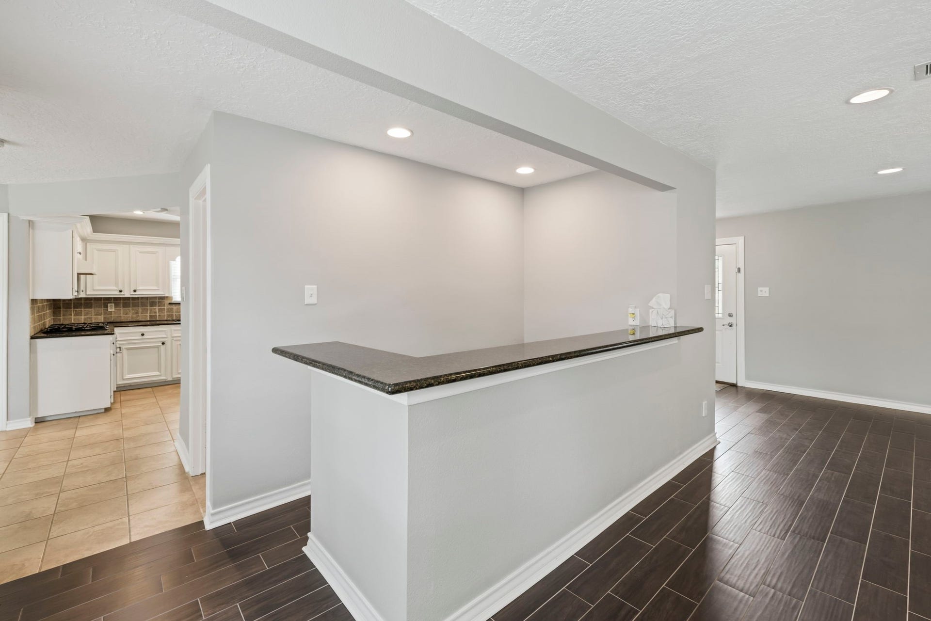 14719 Rio Pinar Drive, Houston, TX 77095 Dry Bar Is a Great Spot for Entertaining Friends