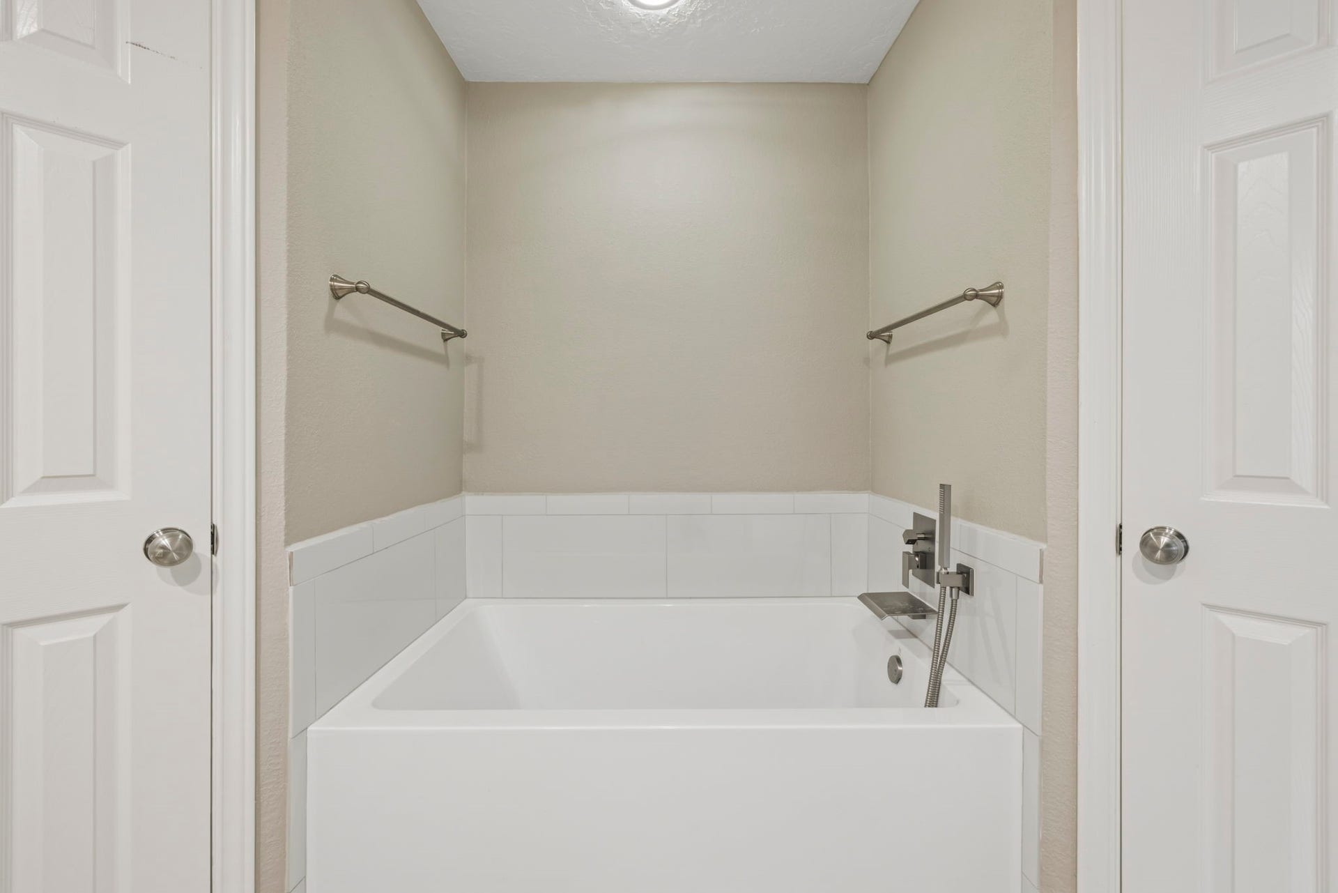 14719 Rio Pinar Drive, Houston, TX 77095 Huge Soaking Tub is Also in Primary Bathroom