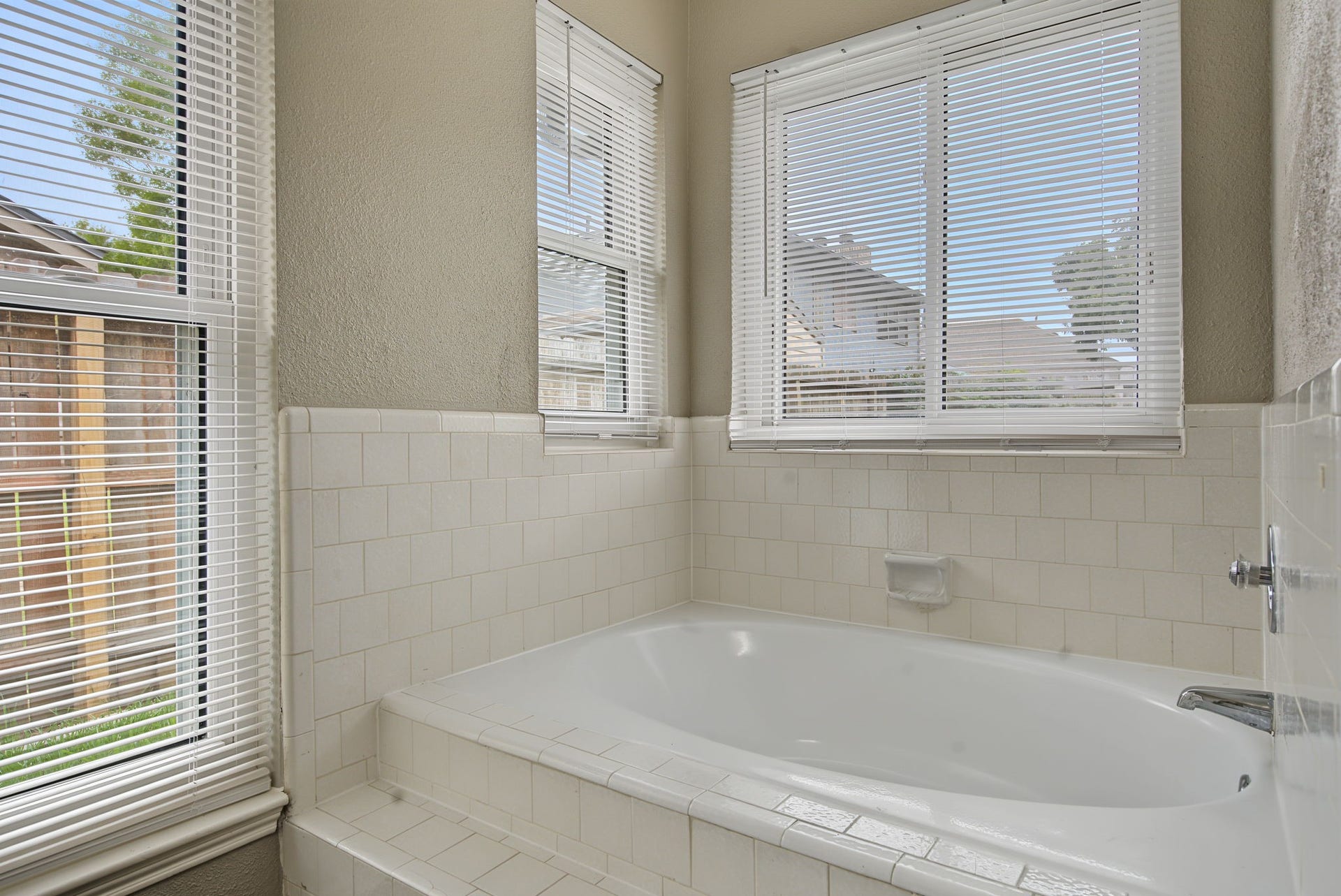 8406 Woodland Willows Drive, Houston, TX 77083