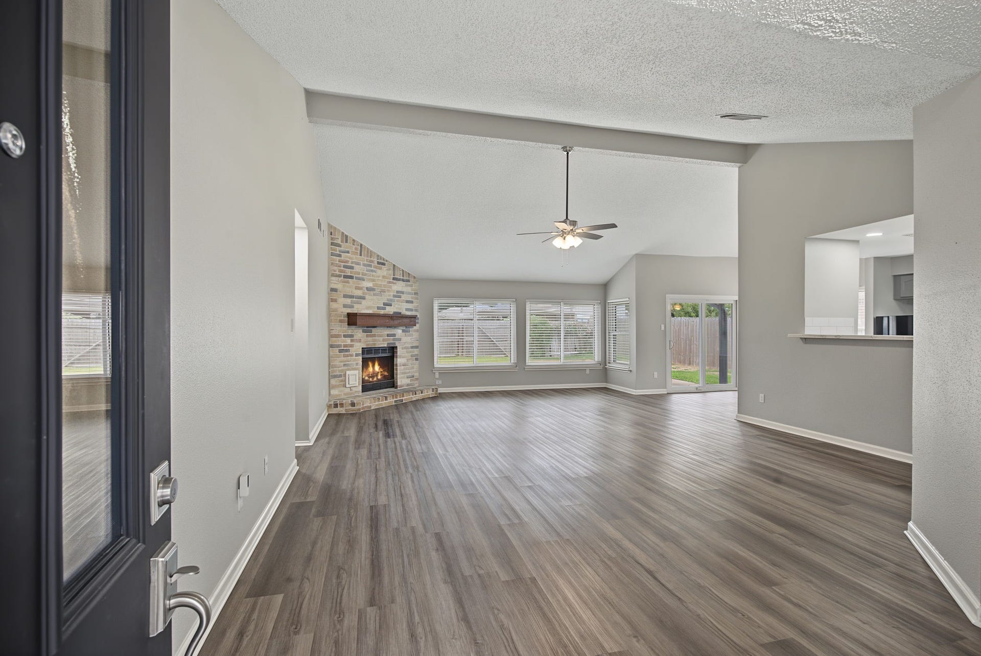 8406 Woodland Willows Drive, Houston, TX 77083