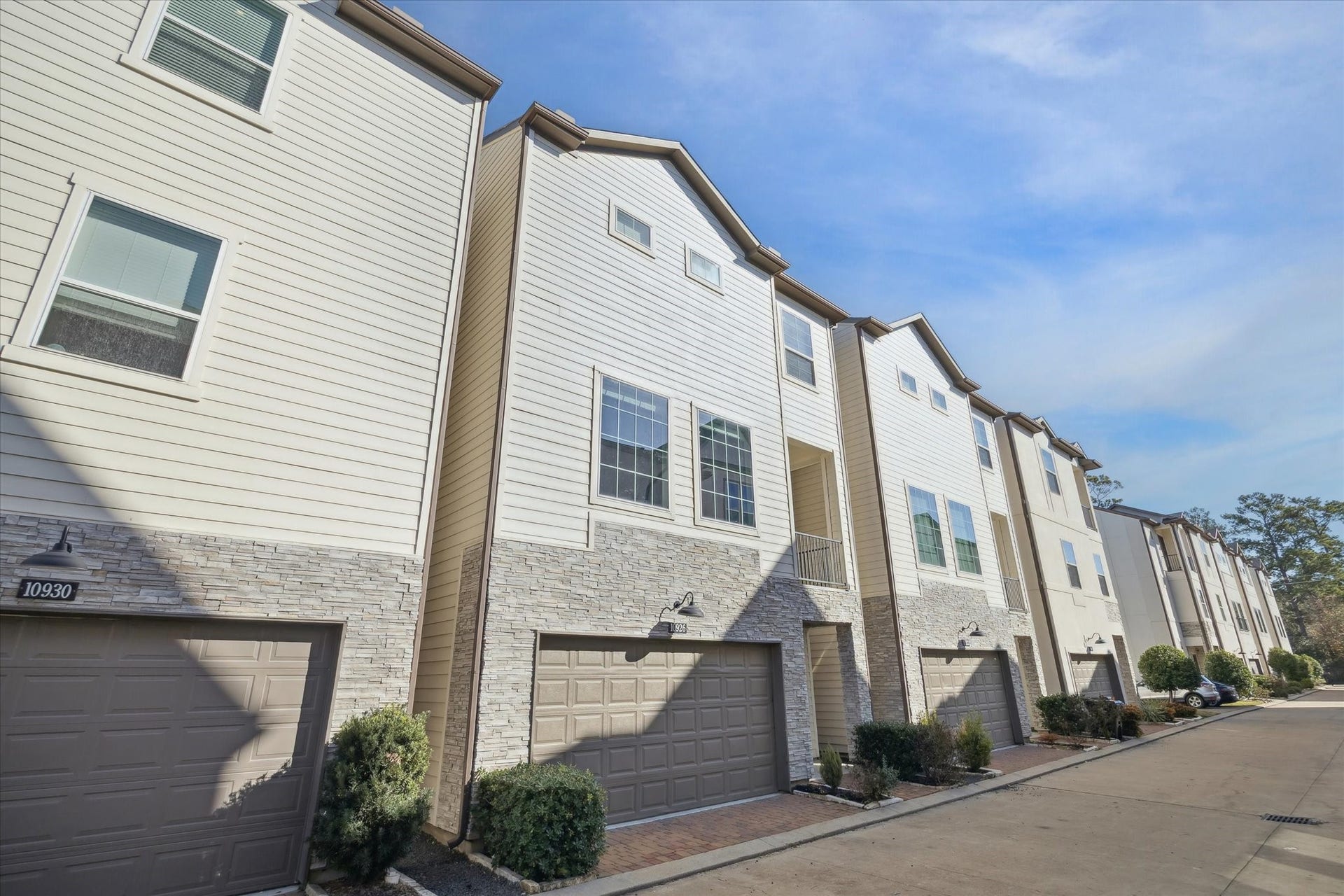 10906 Brookeshire Chase Lane Lane, Houston, TX 77043 10906 Brookeshire Chase Lane Lane, Houston, TX 77043