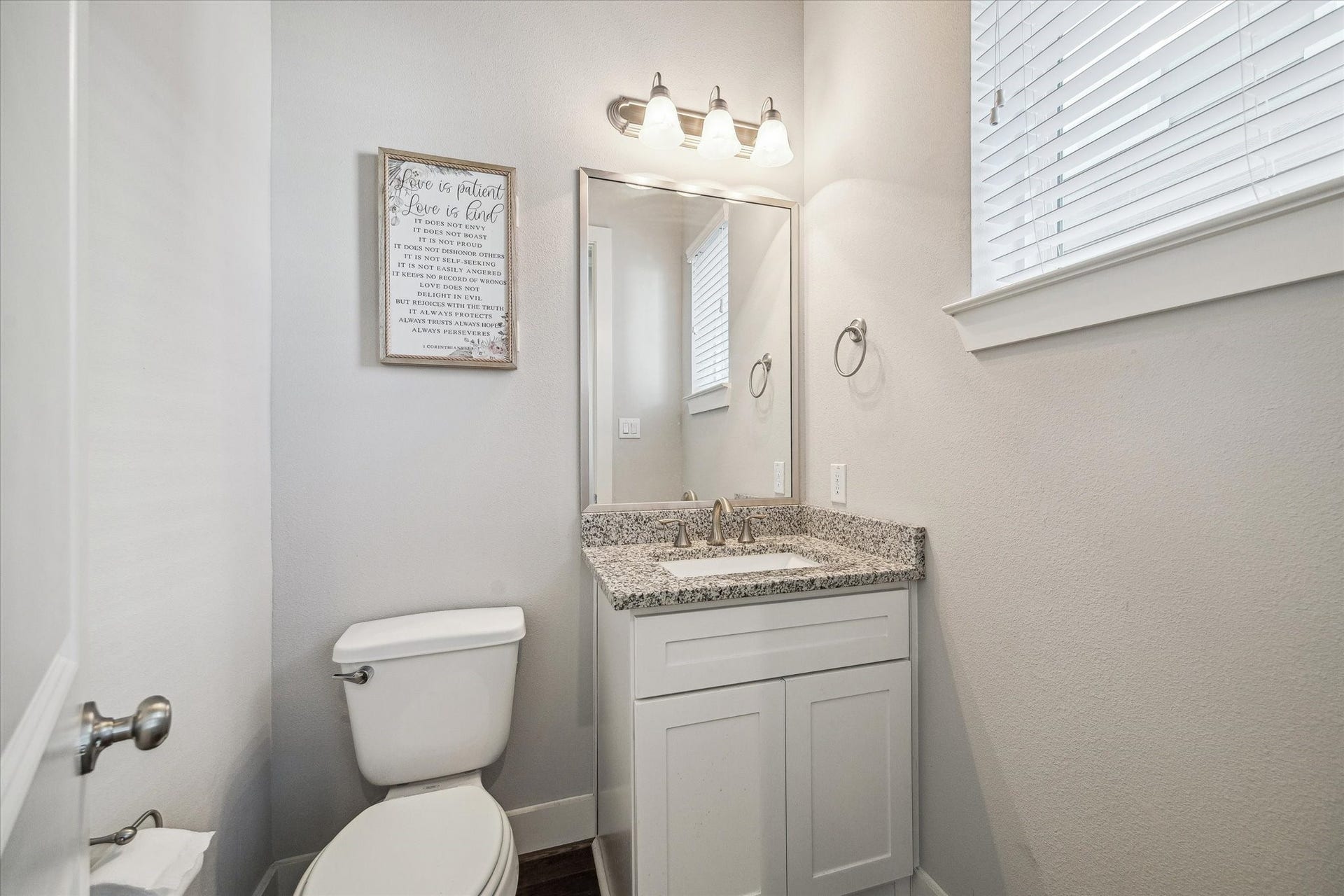 10906 Brookeshire Chase Lane Lane, Houston, TX 77043 Off the 2nd floor landing is this privately tucked away Powder Room.