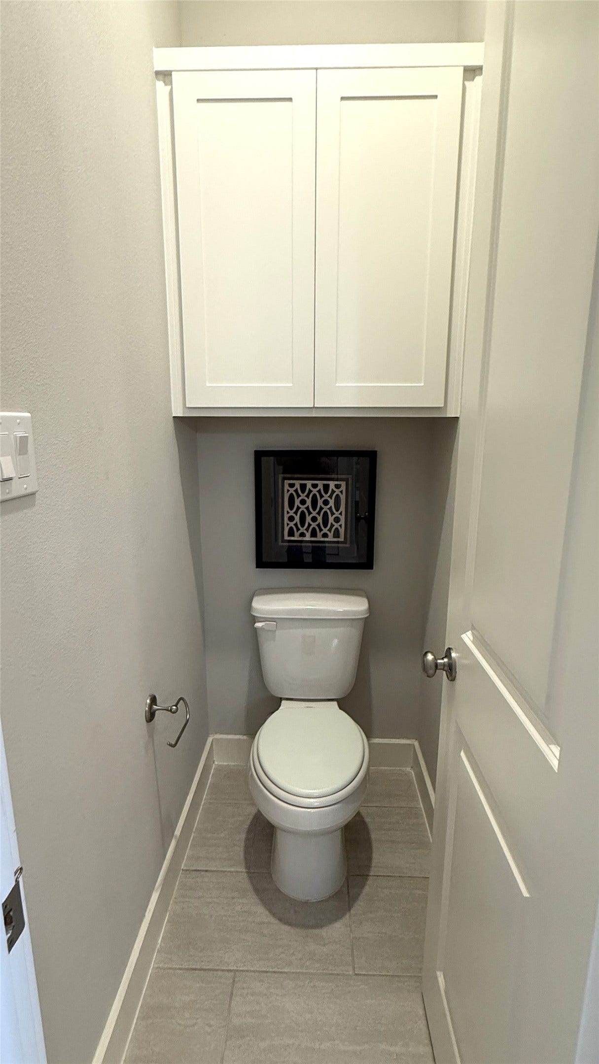 10906 Brookeshire Chase Lane Lane, Houston, TX 77043 Private, spacious Primary Bath Water Closet.