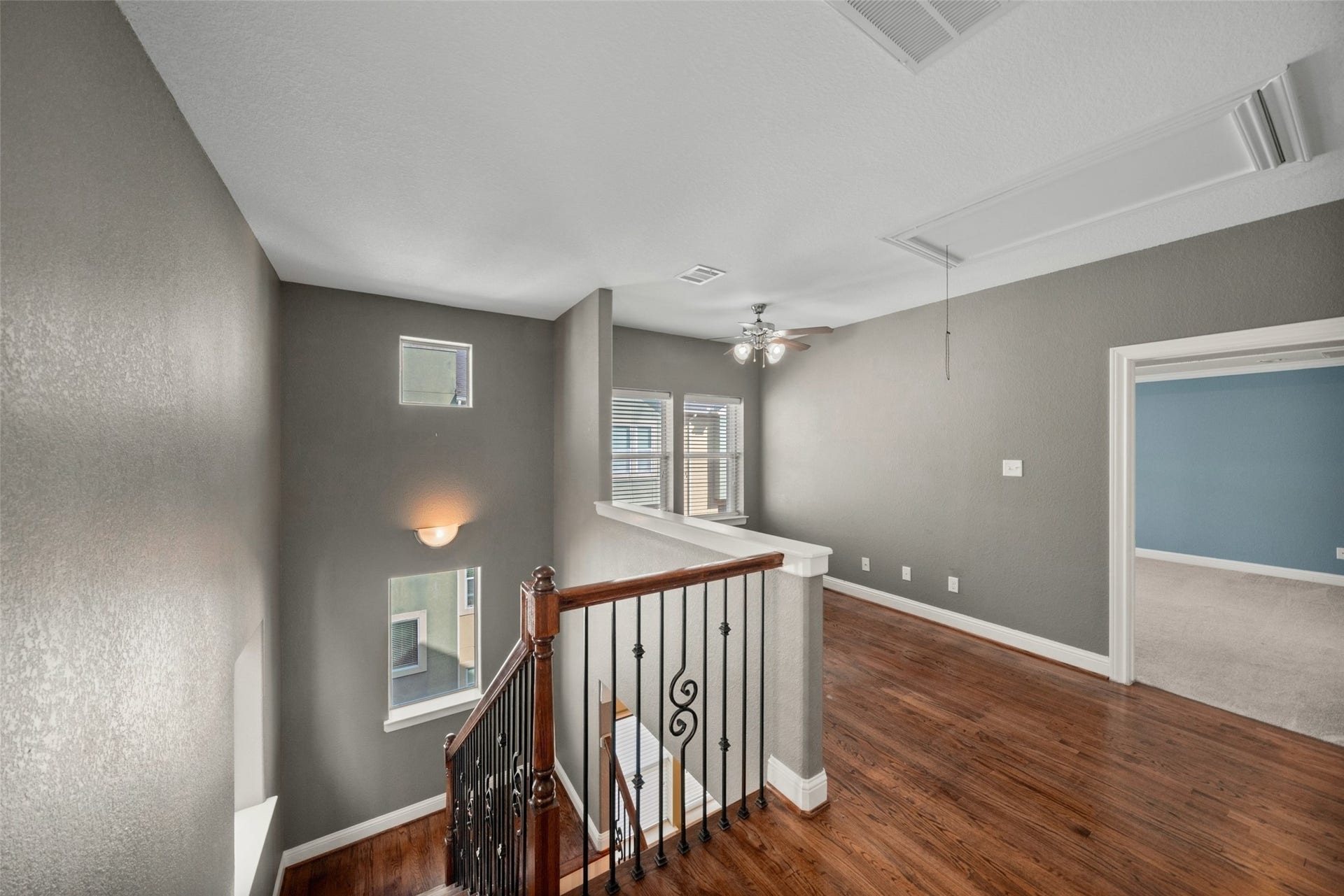 2306 Beall Street, Houston, TX 77008 Loft/Office leads into the Primary Suite