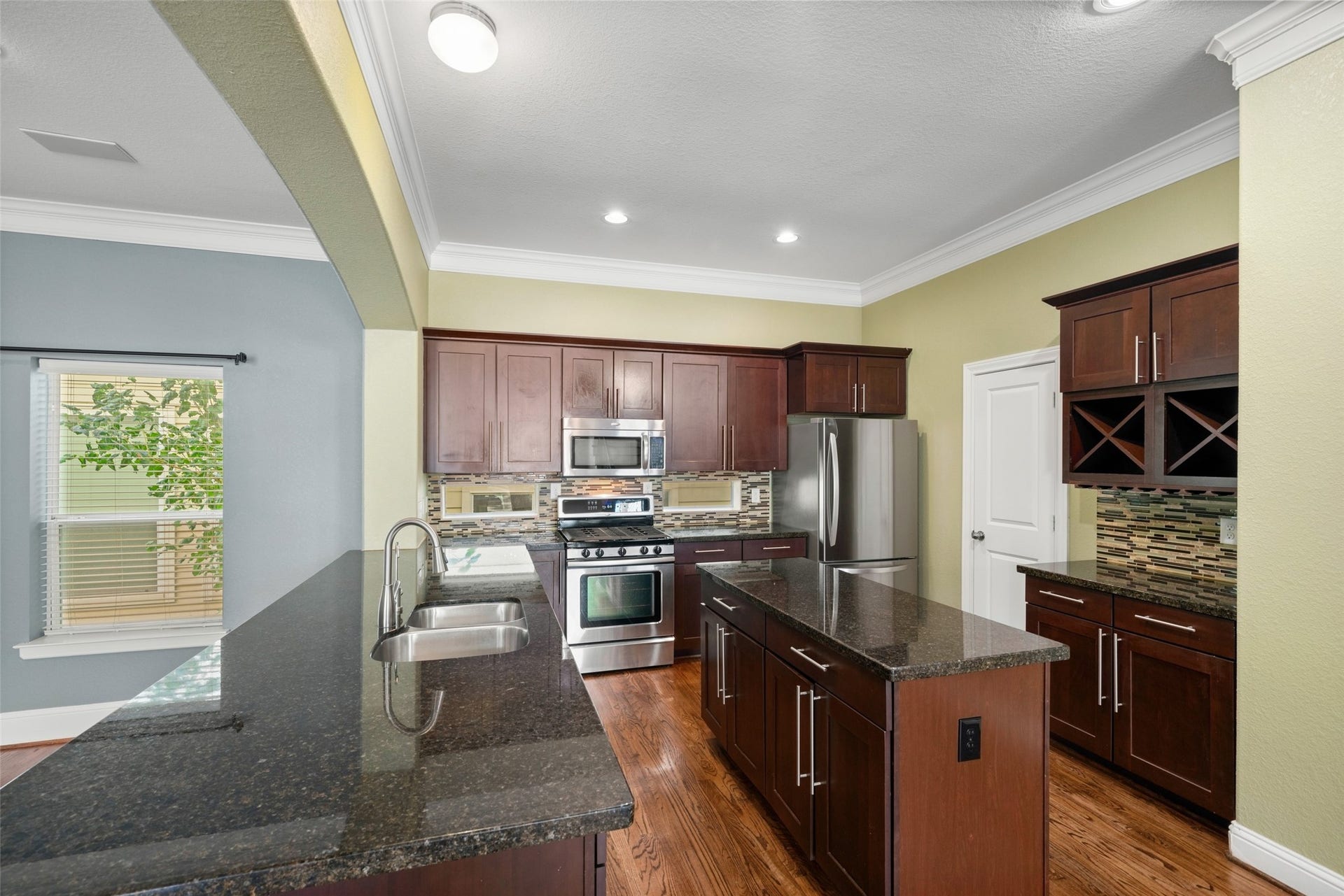 2306 Beall Street, Houston, TX 77008 Kitchen